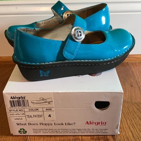 Teal patent vinca alegrias